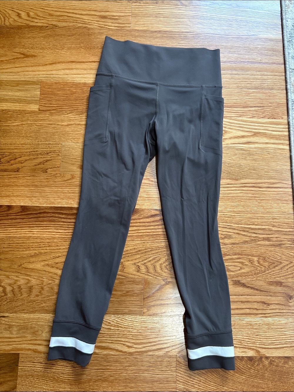 Athleta dark soft brown Salutation Stash 7/8 high rise Tights leggings pockets S